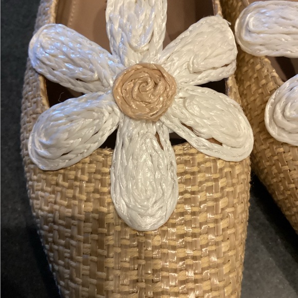 Katy Perry Collections Women's Tan and White Floral Loafers - Picture 3 of 5